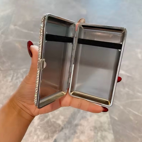Brand new crystal cigarette case - Picture 3 of 4